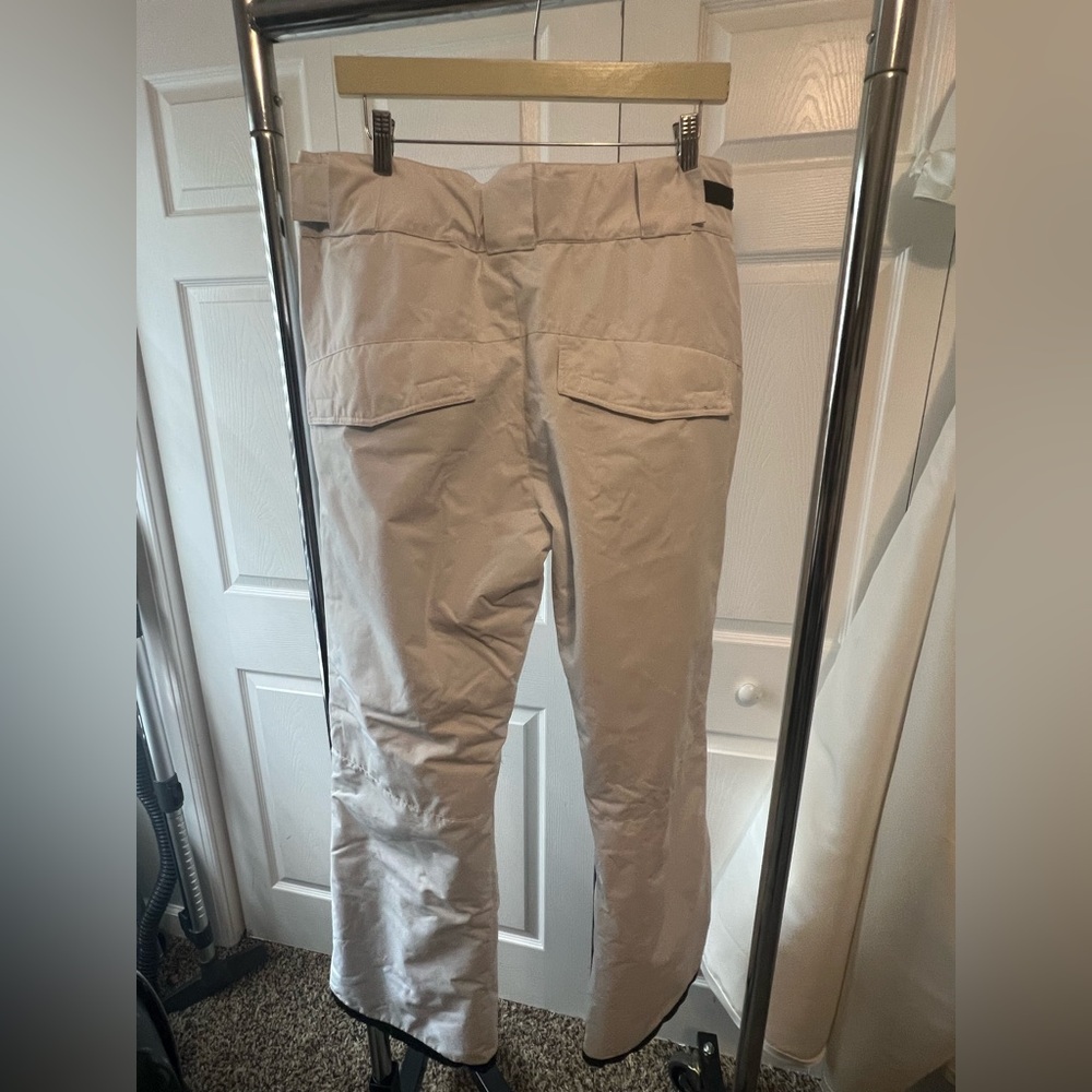 Womens White waterproof Ski Pants. Like new. Worn once.Brand-Wantdo.Size Large. - Picture 10 of 13